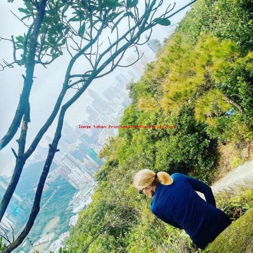 L'indignazione ipocrita del popolo del web quando non mi alzo in piedi